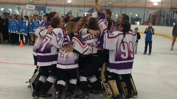Юные хоккеистки из Челябинска завоевали «Золотую шайбу»