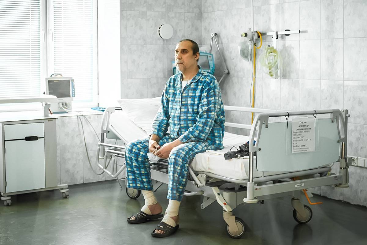 Александр Обухов пока находится в отделении реанимации под бдительным присмотром врачей, но чувствует себя хорошо