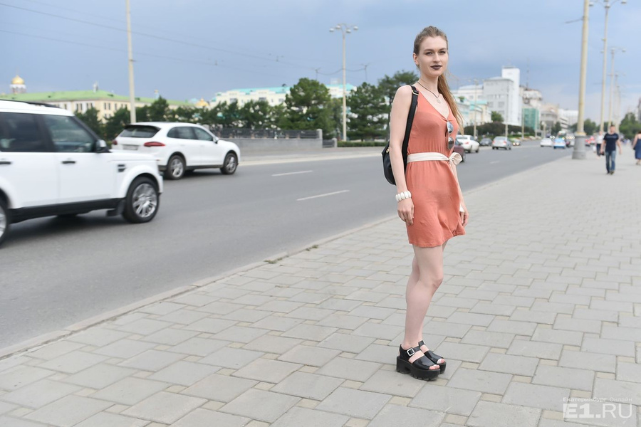 Дарья, 26 лет, специалист поисковой системы в Яндексе. — Мне нравится «Дом печати», New Bar. Чаще всего, если куда-то хожу, то это концерты. Если не считать стоимость билета, то готова потратить тысячу-полторы. Дарья, 26 лет, специалист поисковой системы в Яндексе. — Мне нравится «Дом печати», New Bar. Чаще всего, если куда-то хожу, то это концерты. Если не считать стоимость билета, то готова потратить тысячу-полторы.
