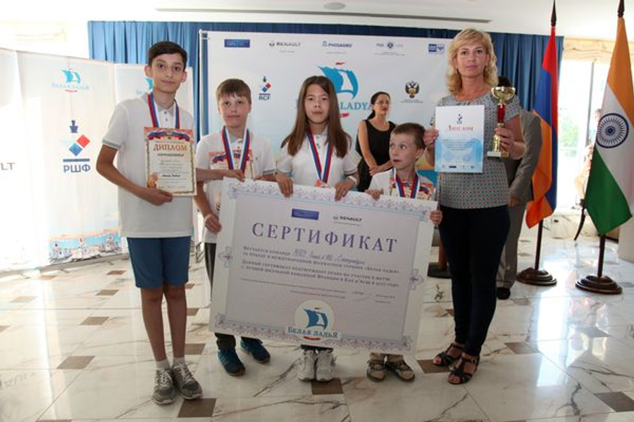 По итогам турнира уральские школьники выиграли поездку во Францию.