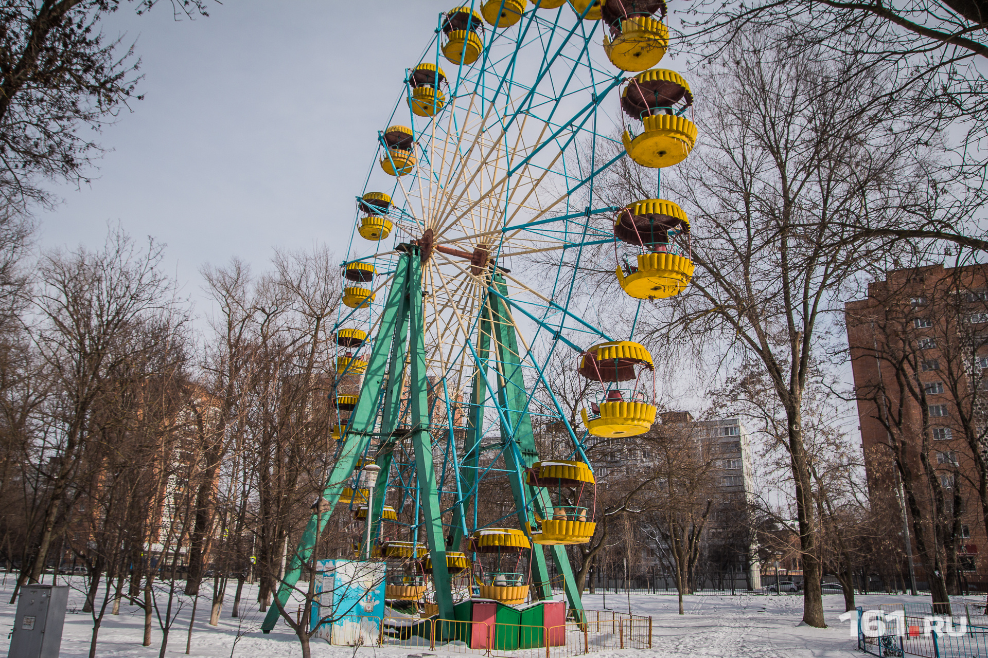 Можно сесть на колесо обозрения в парке Островского и посмотреть на город