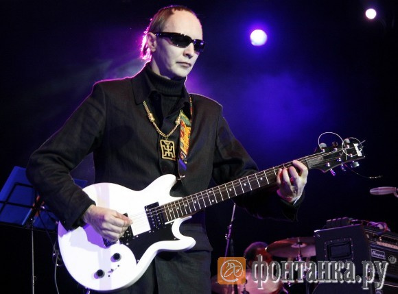 крест у шклярского на шарфе