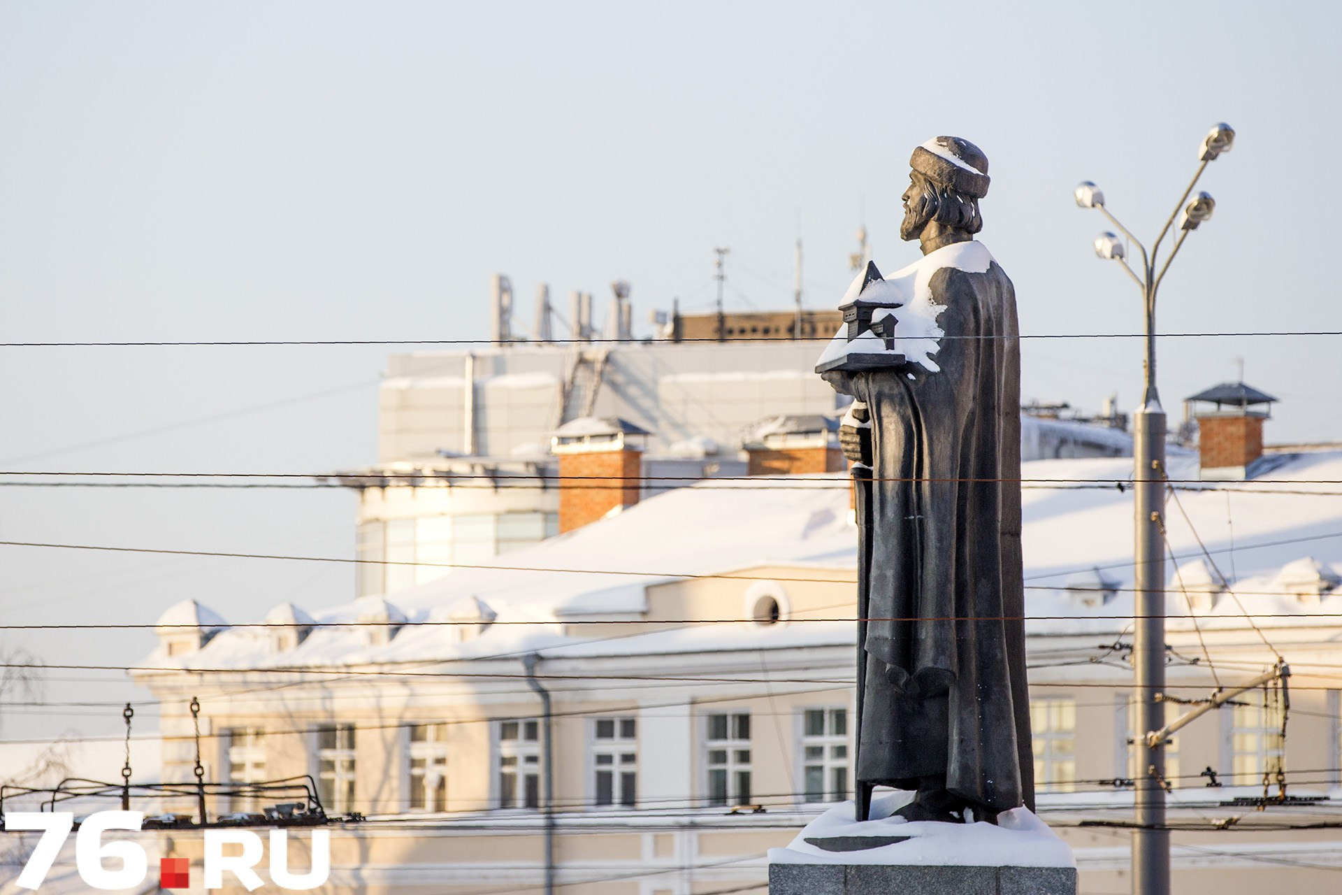 Ярослав Мудрый: для шика шарф иногда достаточно просто небрежно набросить на плечи Ярослав Мудрый: для шика шарф иногда достаточно просто небрежно набросить на плечи