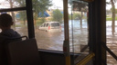 В Тольятти пассажиры ехали в автобусе по затопленной дороге