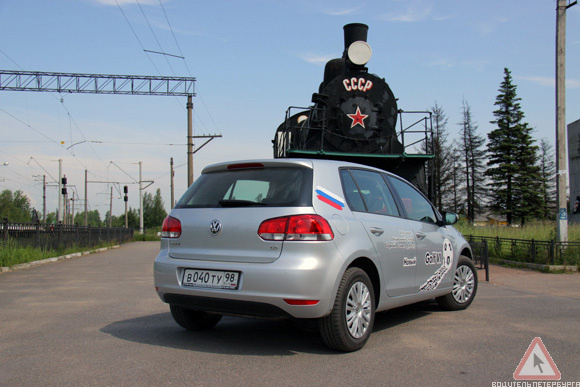 Технические достижения бывших стран-соперников. Немецкий VW Golf, ставший личным помощником для миллионов и первый советский паровоз, который пересек блокадное кольцо вокруг Ленинграда после его прорыва.