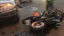 В Самаре около ТЦ «Мега» легковушка сбила мотоциклиста
