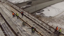 Рабочие построили «теплицы» для заливки бетона на Ташкентской