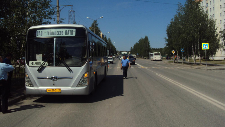 Автобус насмерть сбил 12-летнюю девочку в Тобольске