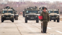 «Спину и дистанцию — держать!»: на Кряжу военные репетировали парадный марш
