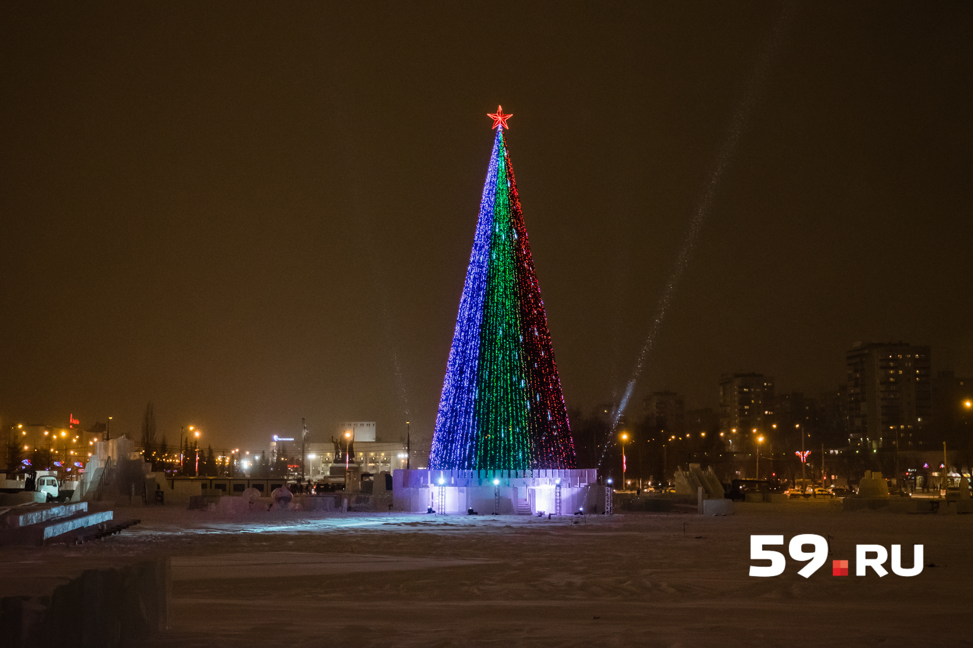 Пермская елка будет ждать в гости к 31 декабря Пермская елка будет ждать в гости к 31 декабря