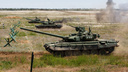 Под Волгоградом военные сдают экзамены по стрельбе и вождению танков