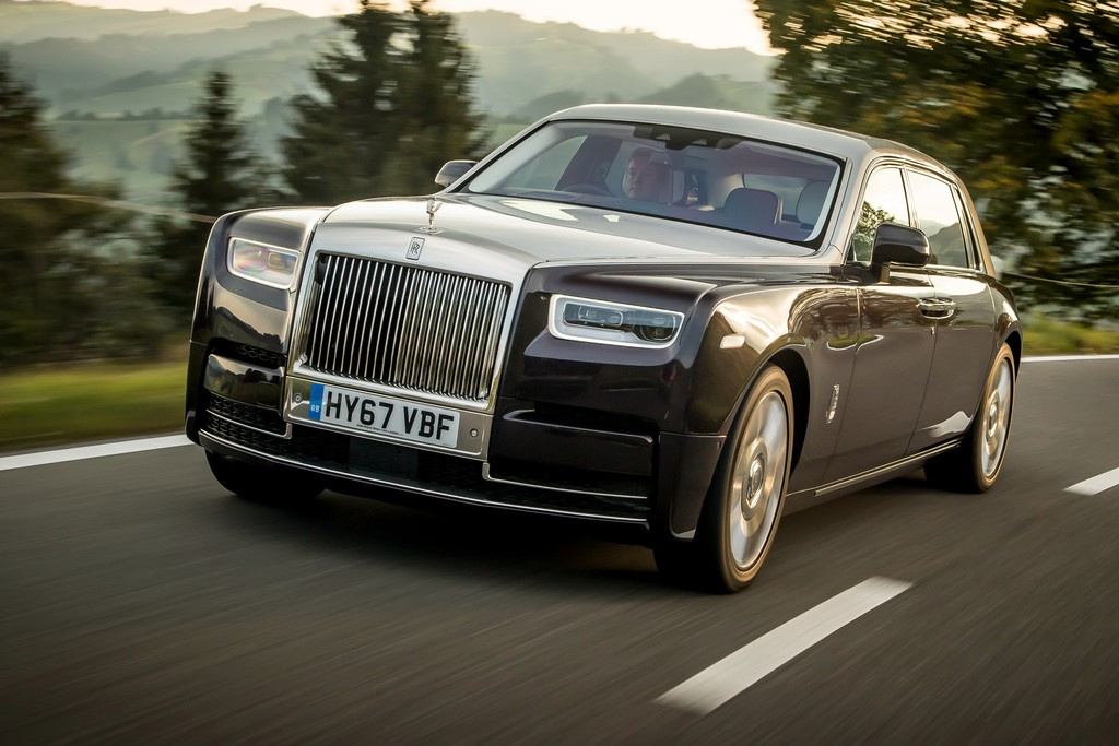 Rolls-Royce Phantom является одним из самых дорогих служебных автомобилей Челябинска