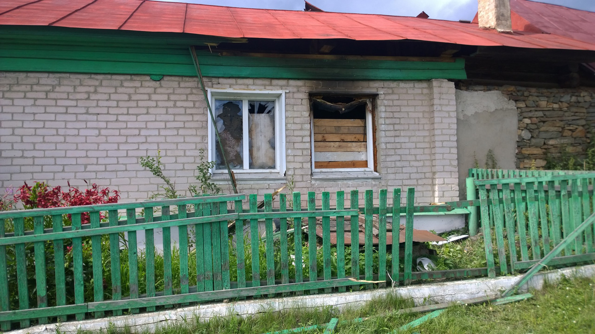 Огонь полыхал внутри дома более получаса Огонь полыхал внутри дома более получаса