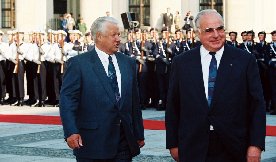 Ельцин предложил Колю сотрудничать странами, а канцлер – родными землями. Так стали сотрудничать Свердловская область и Баден-Вюртемберг.