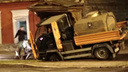В Самаре уборочная машина провалилась в яму на улице Ленинградской