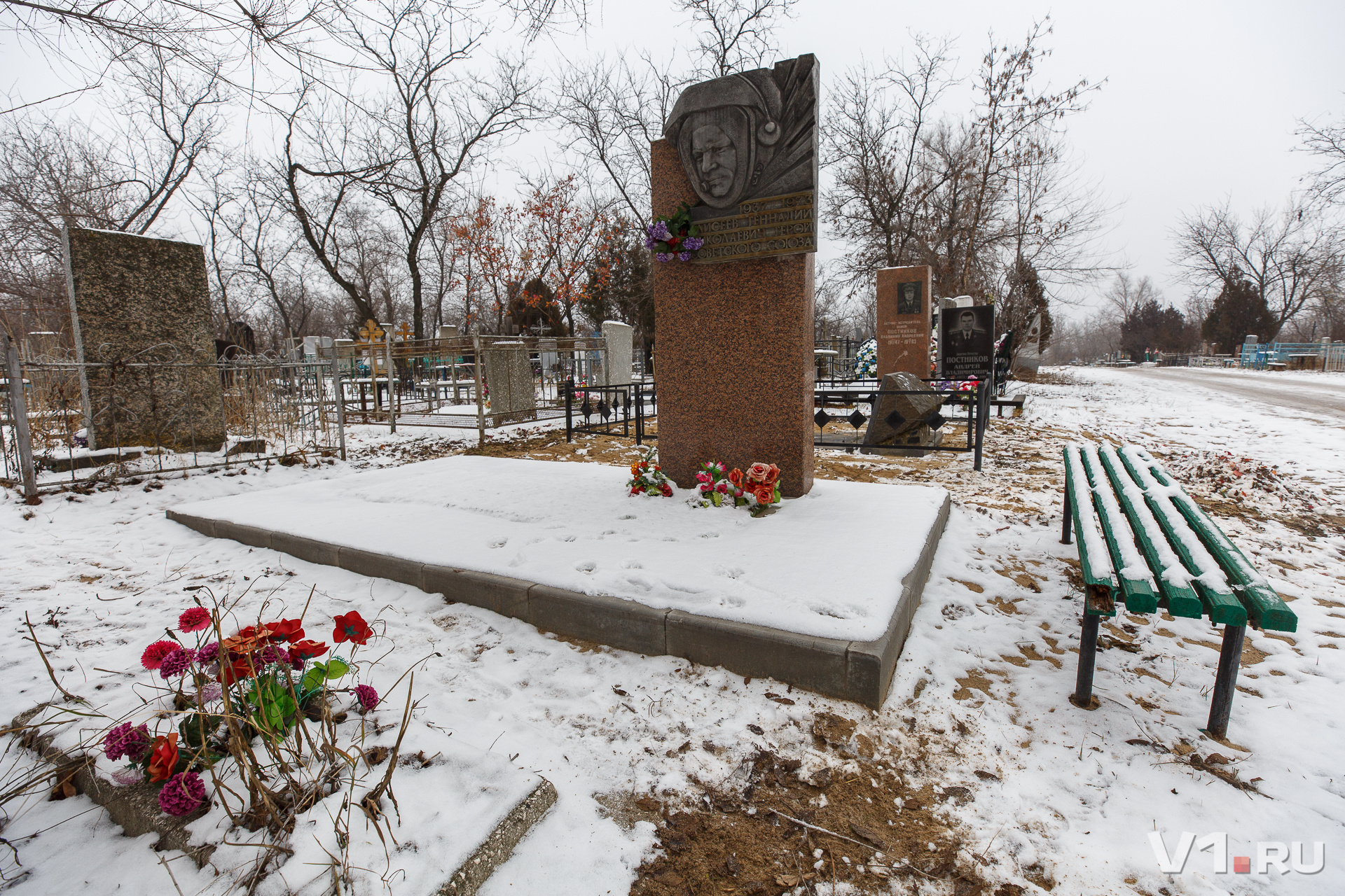 Похоронить героя-летчика привезли на родину — в Ворошиловский район Волгограда