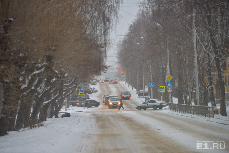Над Краснофлотцев, да и над всем Екатеринбургом, нависли хмурые снеговые тучи