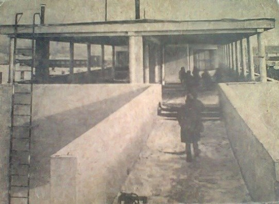 Переход и открытый верхний этаж в первом корпусе на Малышева