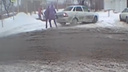 Видео момента ДТП: в Сызрани водитель «Приоры» задним ходом сбил местную жительницу