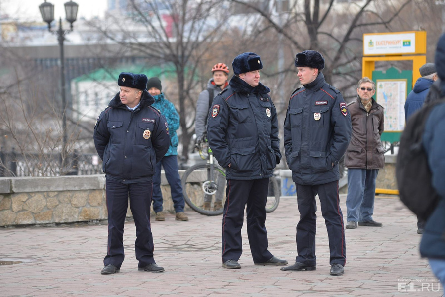 Пошла в полицию. Куча полицейских. Сфотографировался с полицией. Сотрудники милиции ППС осенью. 1 Марта 2011 милиция полиция.