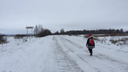 По 20 километров в неделю: как ходит на уроки второклашка из деревни, куда перестал ездить автобус
