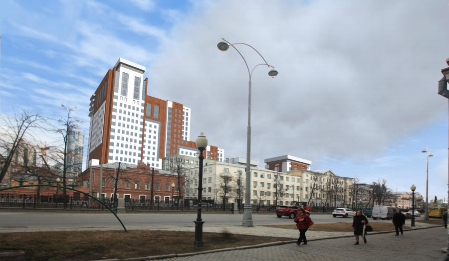 Вид с Ленина – здание будет сразу за тремя памятниками.