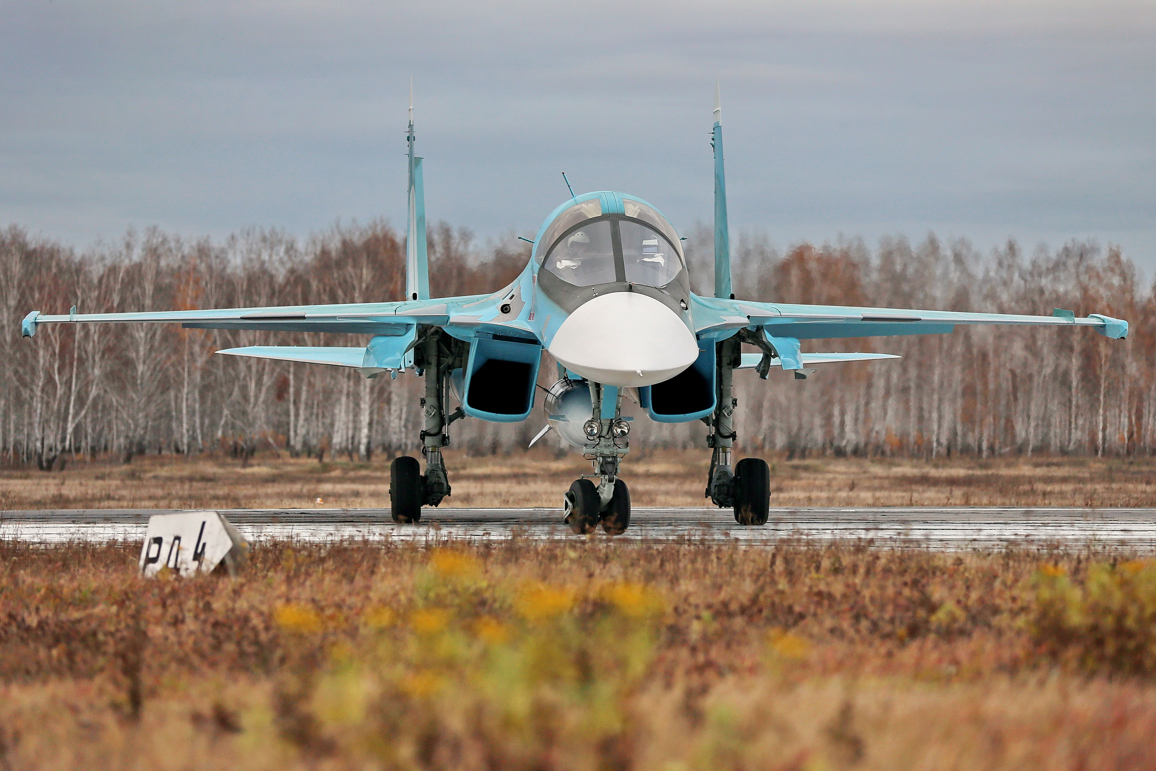 Су-34 называют «Утенком» за характерную форму приплюснутого носового обтекателя Су-34 называют «Утенком» за характерную форму приплюснутого носового обтекателя