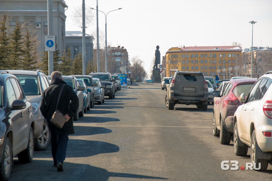 Проезд в самаре. Площадь Куйбышева Самара парковка. Парковка на улицах Самары. Платные стоянки Самара. Платные парковки в Самаре.