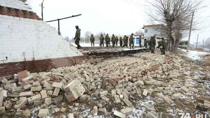 «Солдатики разбегутся»: в челябинском военном вузе обрушился забор