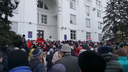 «Почему нас обманывают?»: жители Кемерово вышли на многотысячный митинг