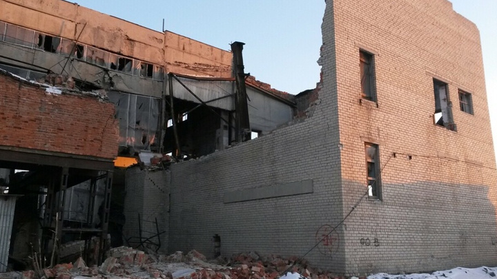 Под Челябинском обрушилось заброшенное здание, под завалами могут быть люди