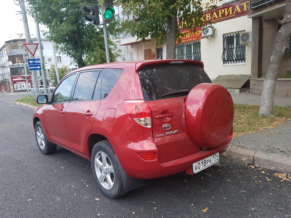 RAV4 с подмоченной мошенниками репутацией сейчас стоит мертвым грузом RAV4 с подмоченной мошенниками репутацией сейчас стоит мертвым грузом