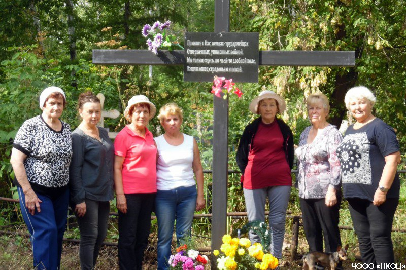 В память о погибших немцах установлен католический крест
