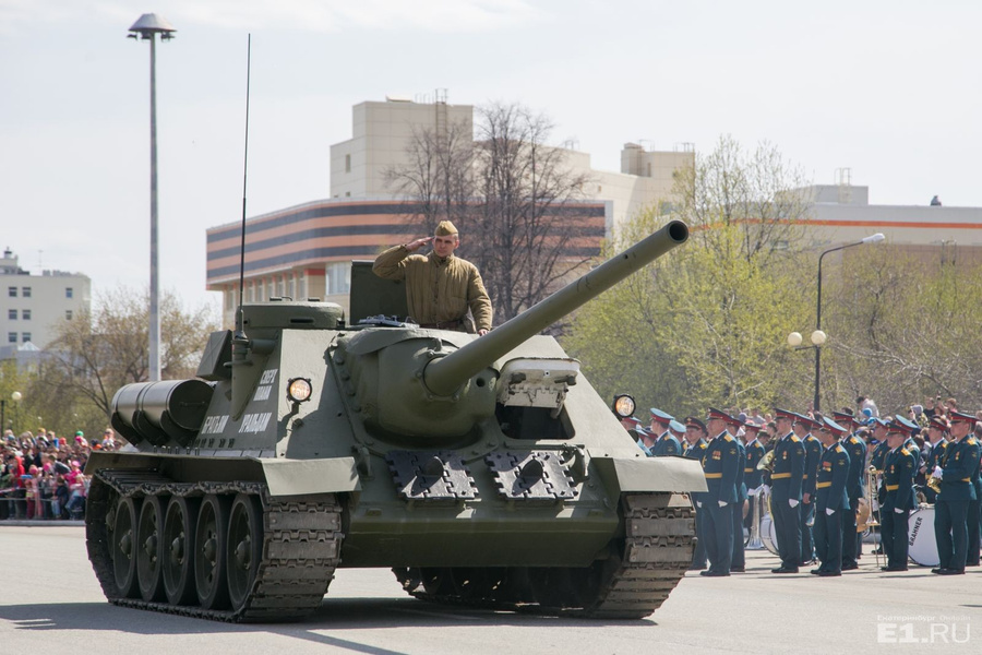 Парад в пышме. Парад Победы в верхней Пышме. Музей военной техники в верхней Пышме парад. 9 Мая верхняя Пышма. Парад в верхней Пышме 2015.