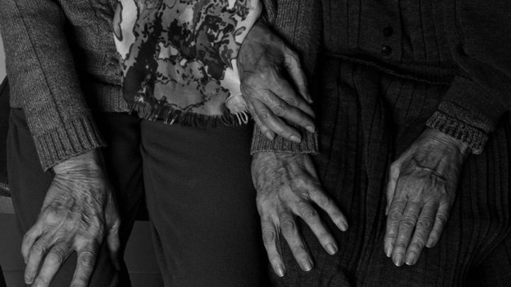 «А что, старость не может быть красивой?»: пермячка создает фотопроект о доме престарелых