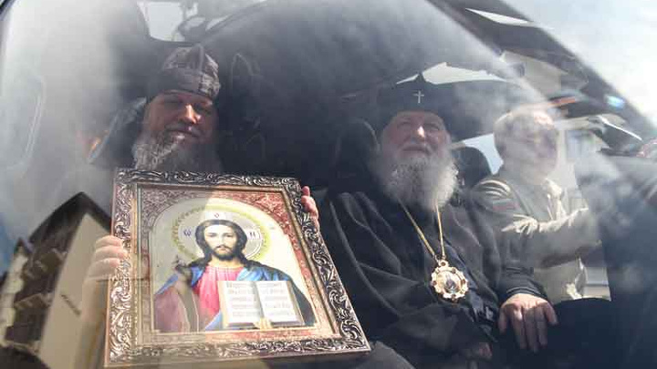 Ярославский митрополит провел крестный ход на вертолете