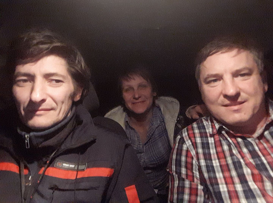 Поздно ночью, после проверки автомобиля на предмет бомбы, активисты поехали домой в Екатеринбург.