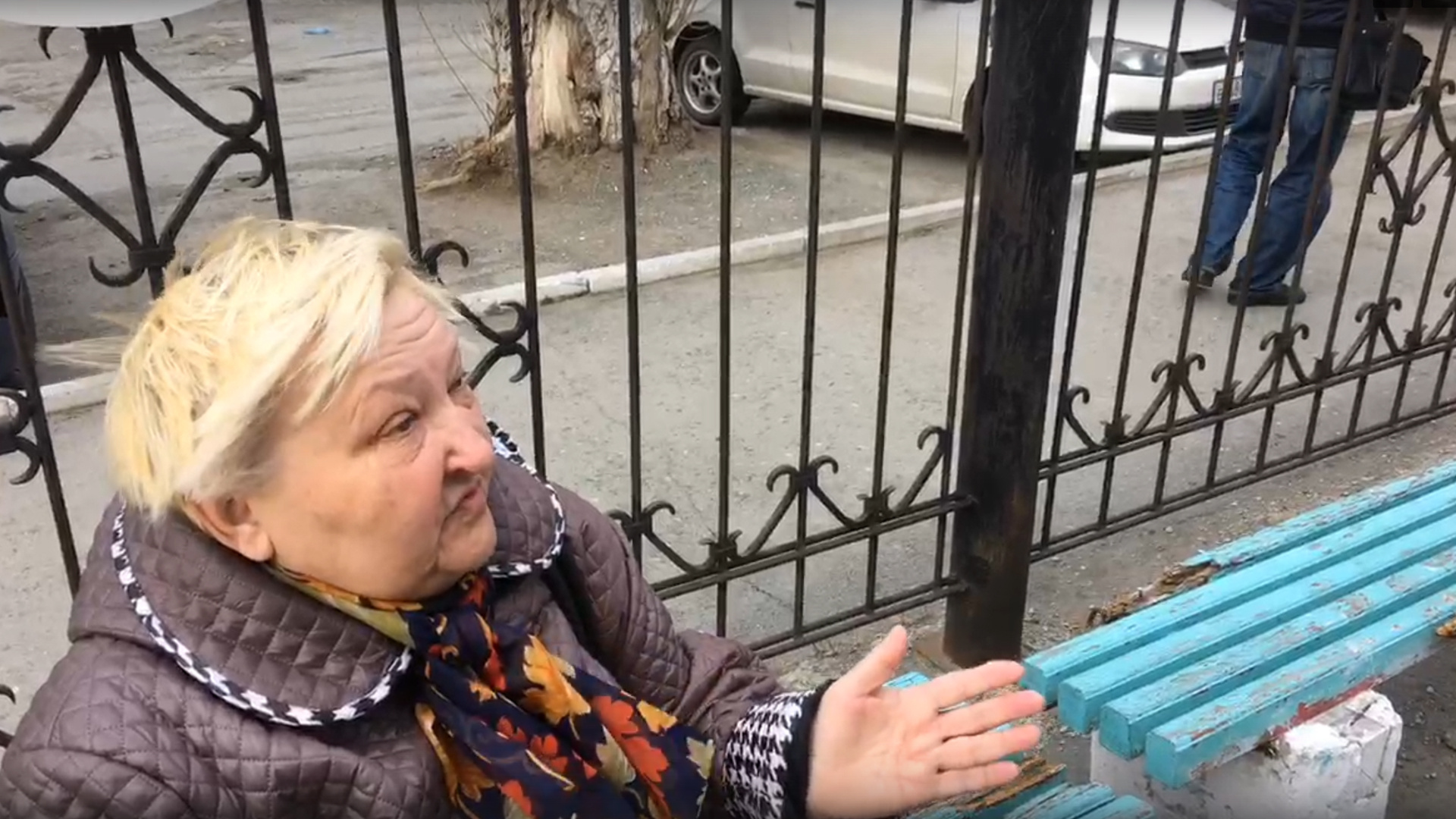 Светлана Валентиновна уже вторую неделю не может попасть на приём к урологу Светлана Валентиновна уже вторую неделю не может попасть на приём к урологу