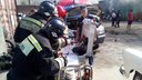 Спасатели потушили горящий автосервис в Пролетарском районе
