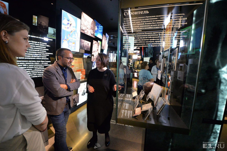 Технология 6 класс ремонт одежды презентация. Масштабы уменьшения. Организационные формы санитарного просвещения. Девушка измеряет. Масштабы удивляют.