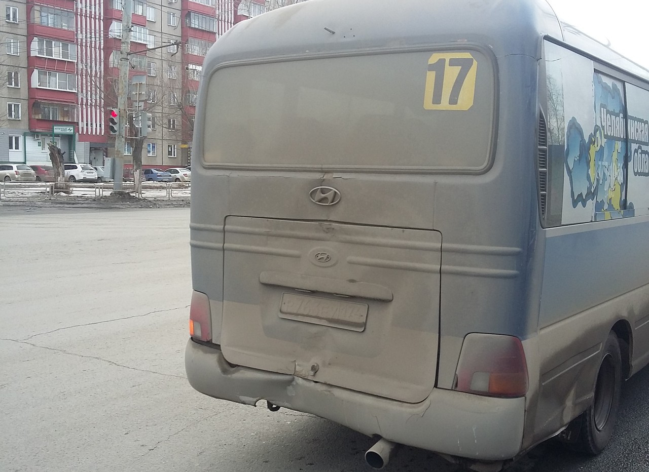 Этот Hyundai County не предназначен для перевозки пассажиров стоя, но кого это волнует? Этот Hyundai County не предназначен для перевозки пассажиров стоя, но кого это волнует?