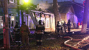 «Уверена, что это поджог»: жители сгоревшего дома на Буянова остались ночевать на улице