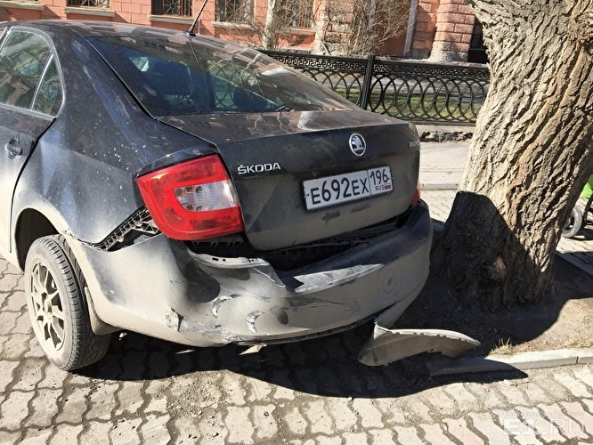 Водителю Skoda об аварии рассказал очевидец