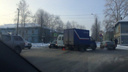 В Архангельске грузовик «Почты России» столкнулся с «Газелью» судебных приставов