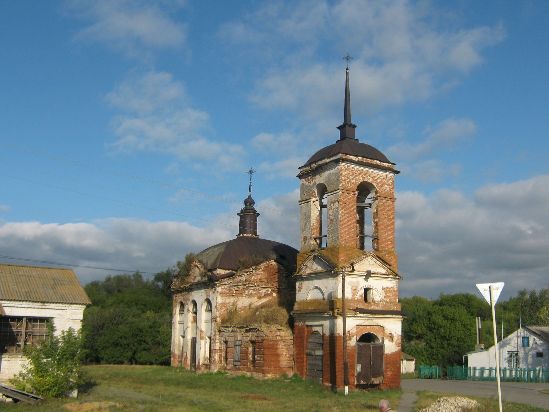 Храм Михаила Солунского построили в 1818 году на месте древнего кладбища