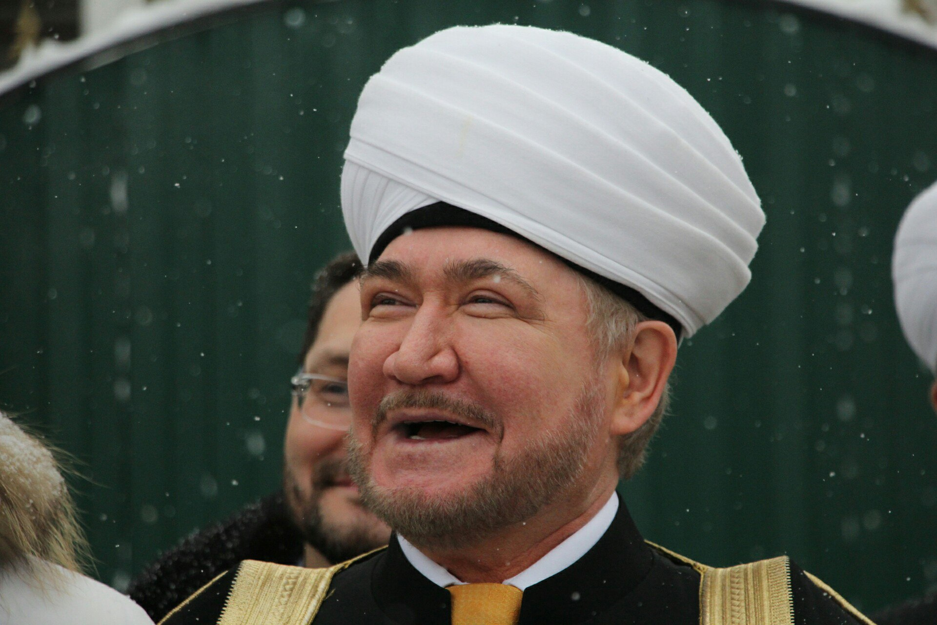 На открытие мечети приехал  председатель Совета муфтиев России Равиль Гайнутдин