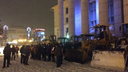 «Дворники должны начинать уборку в 4:30»: на площади Кирова прошел смотр техники и работников УК