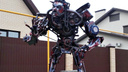 Шестеренки, цепи и поршни: в Сызрани механик наладил производство роботов из автозапчастей