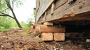 В 14 деревянных домах Архангельска заменят фундамент