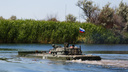 Под Волгоградом военнослужащие начали плавать на танках под водой
